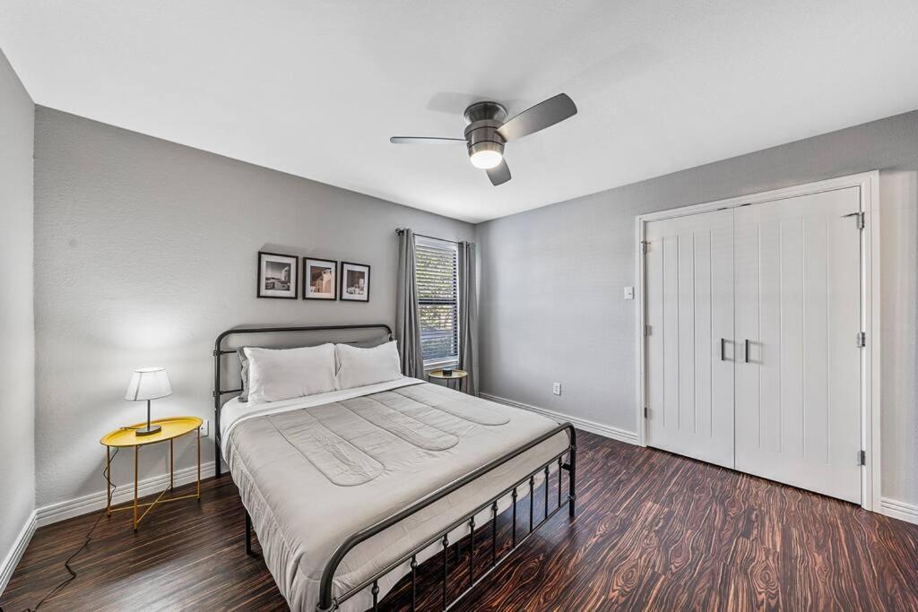 Luxe Condo In City Center Waco Luaran gambar