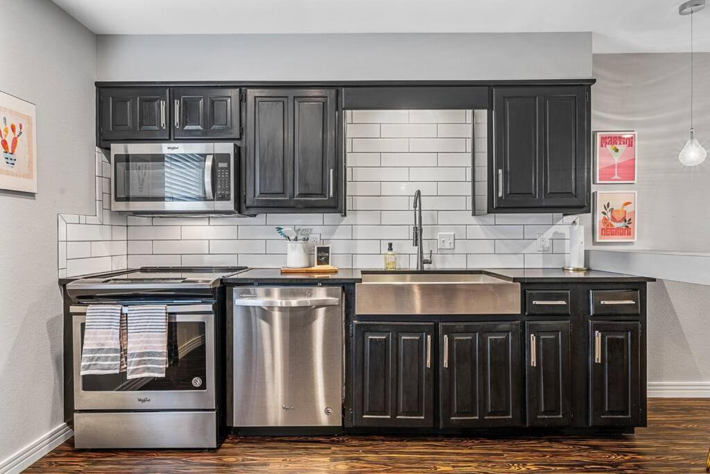 Luxe Condo In City Center Waco Luaran gambar