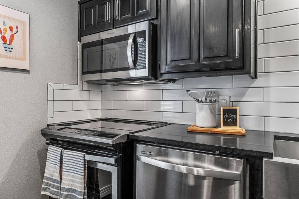 Luxe Condo In City Center Waco Luaran gambar