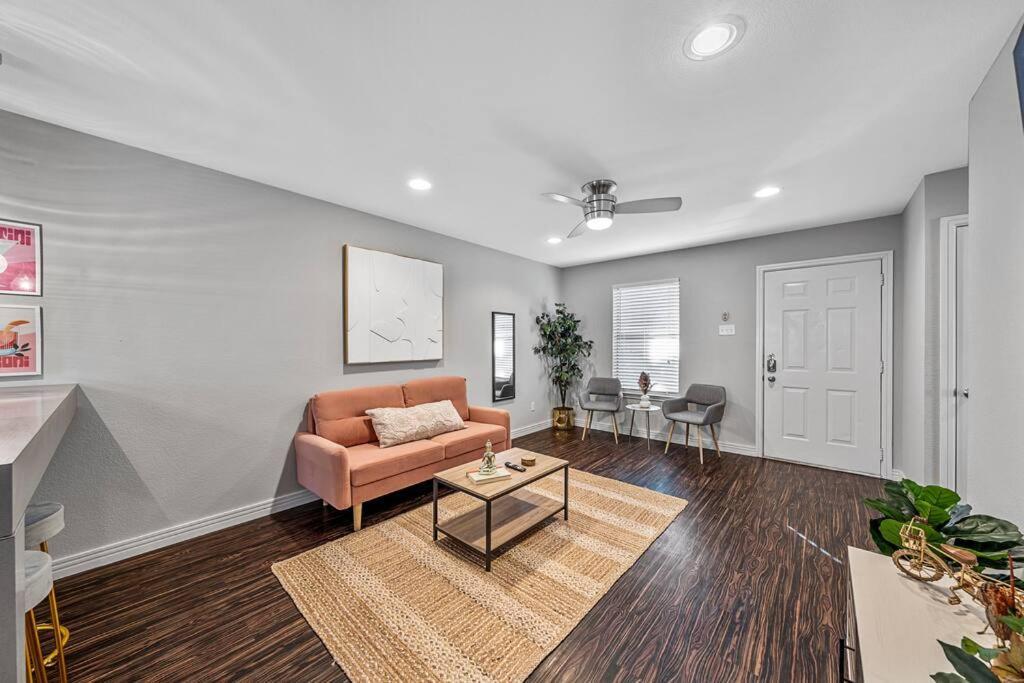 Luxe Condo In City Center Waco Luaran gambar