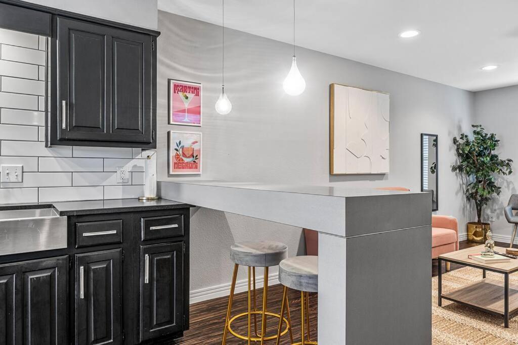 Luxe Condo In City Center Waco Luaran gambar