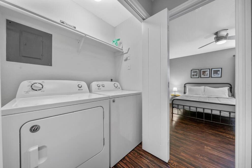 Luxe Condo In City Center Waco Luaran gambar