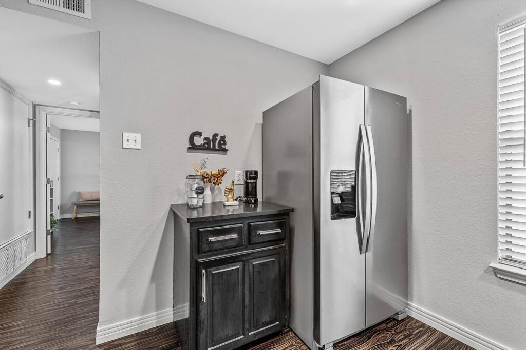 Luxe Condo In City Center Waco Luaran gambar